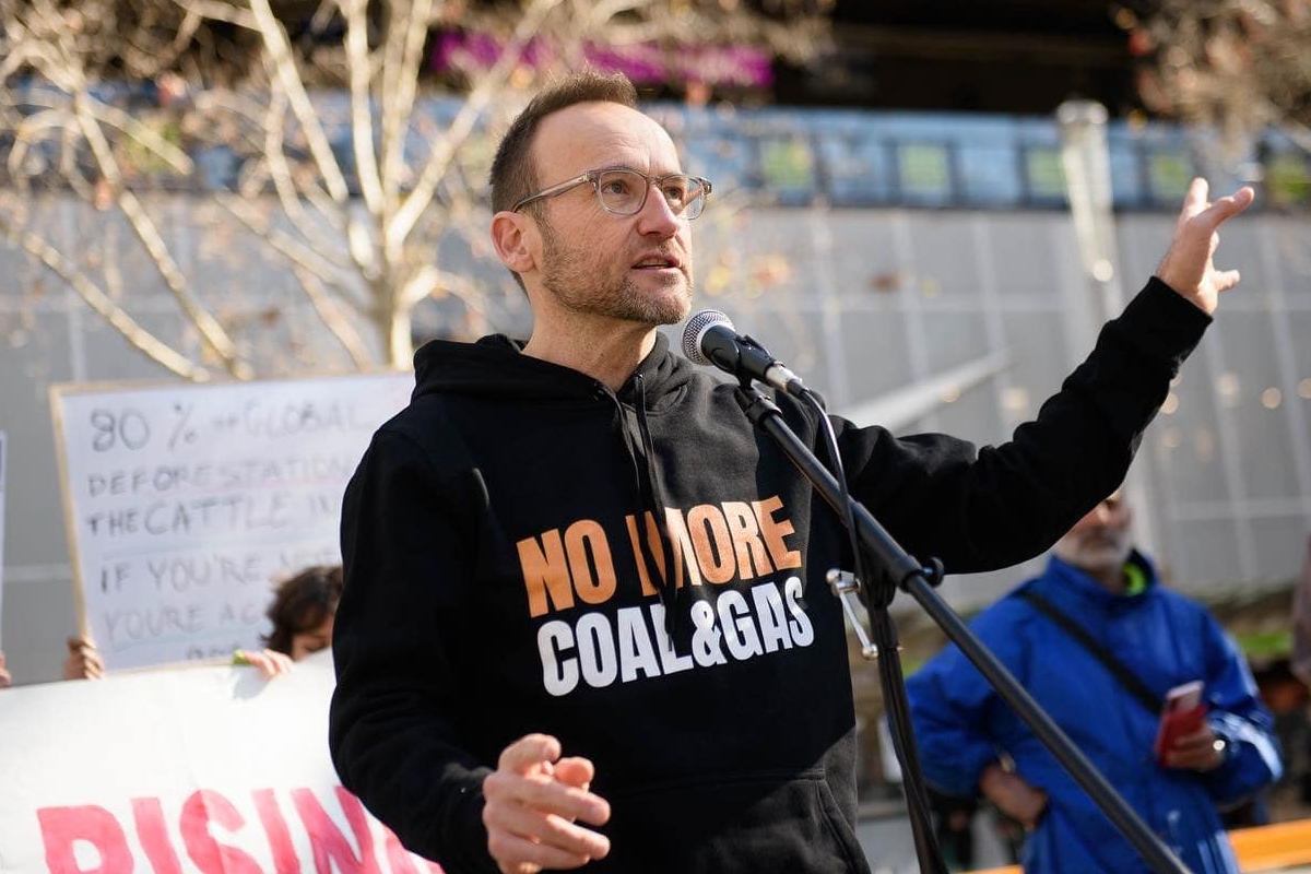Deal struck between Labor and Greens to push household gas transition