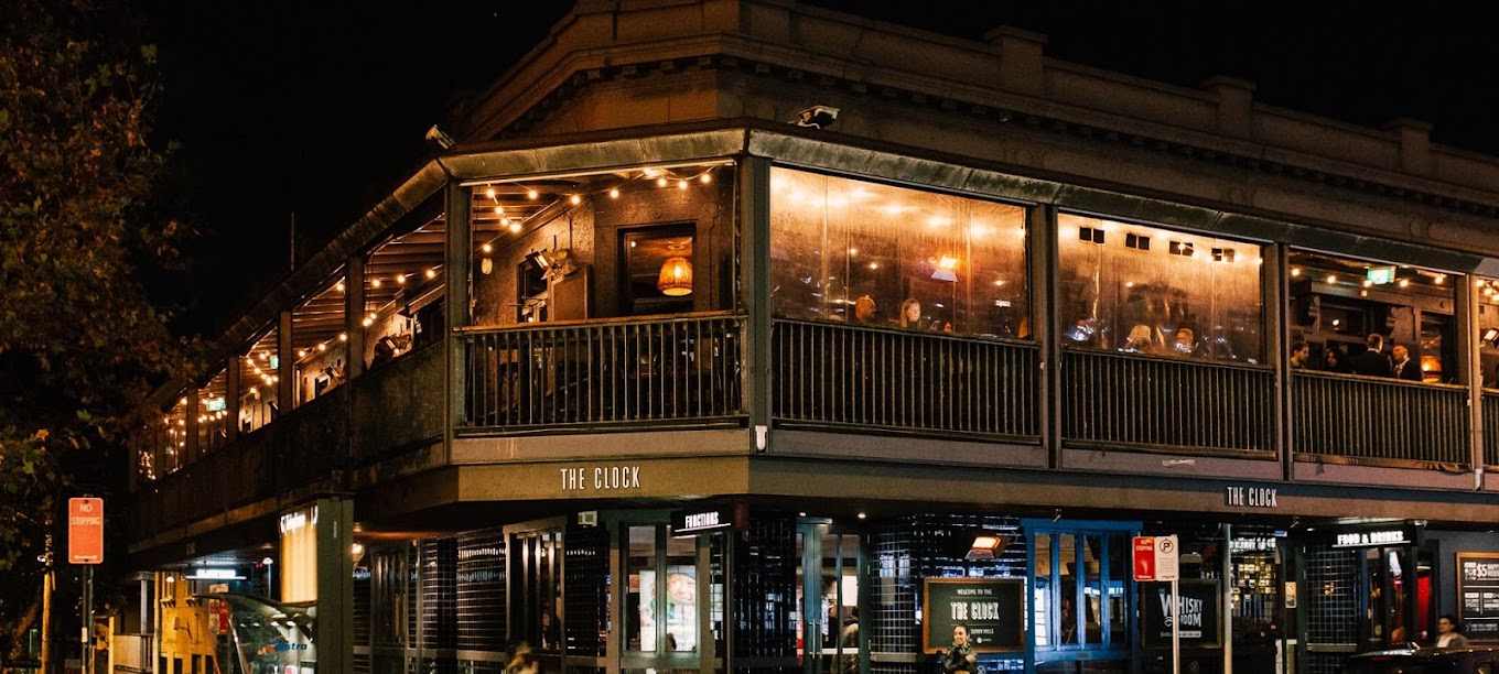 BEST TIMELESS PUB – The Clock Hotel 