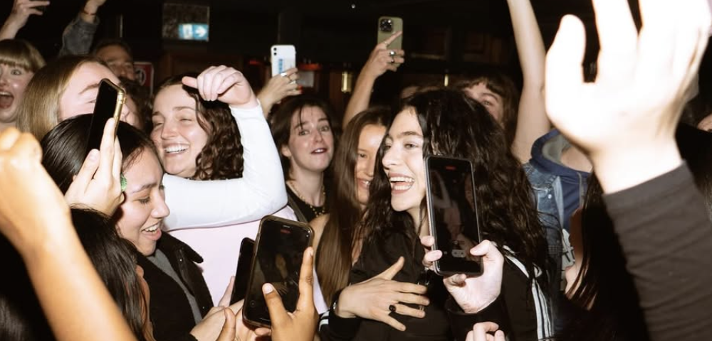 Lorde Shocks Fans In Appearance At Sydney Club
