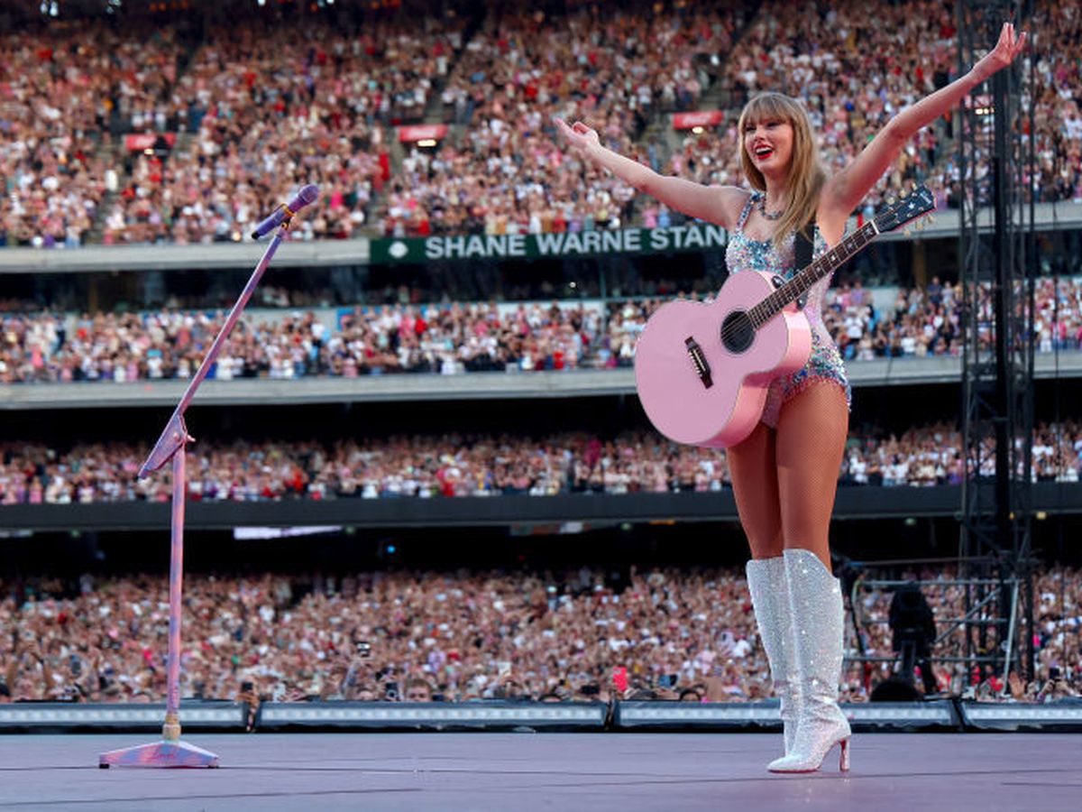 It’s a love story: fans unite for Taylor Swift